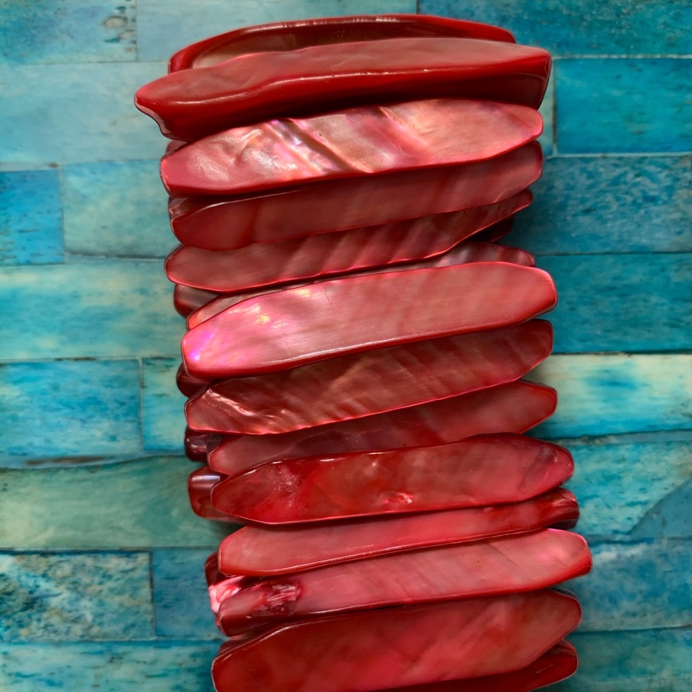 Red Expandable Shell Glass Bracelet - Picture 10 of 10